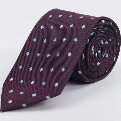 Кликните для увеличения изображения Прокат бордового галстука с голубым узором для мужского костюма