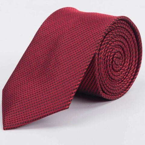 Аренда галстука бордового цвета с черным узором для мужского костюма