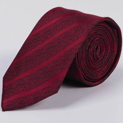 Кликните для увеличения изображения Аренда галстука бордового цвета в полоску для мужских костюмов