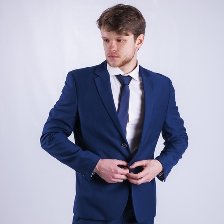 Кликните для увеличения изображения Прокат мужского костюма синего цвета