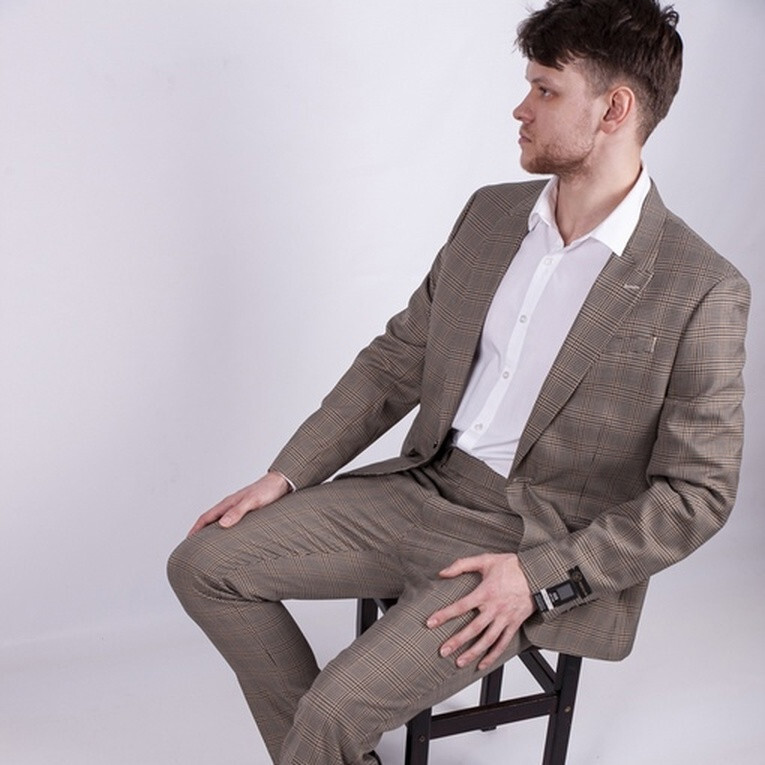 Кликните для увеличения изображения Прокат мужского костюма в светло-коричневую клетку
