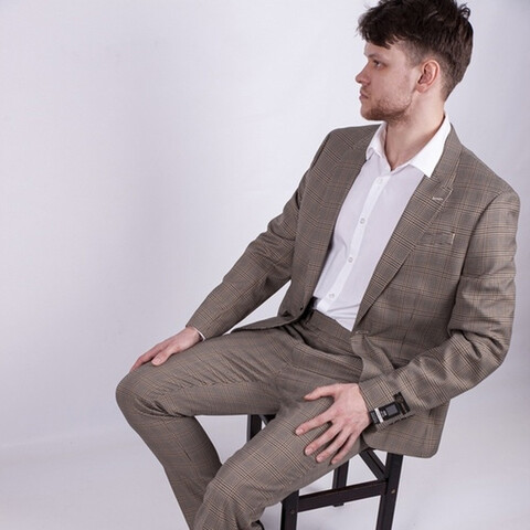 Прокат мужского костюма в светло-коричневую клетку