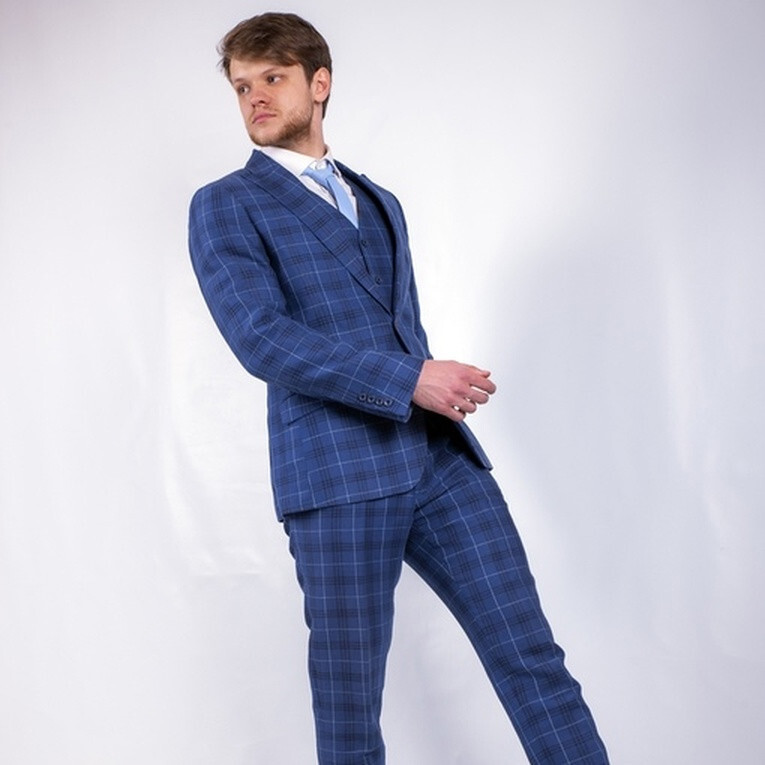 Кликните для увеличения изображения Прокат мужского костюма в синюю клетку