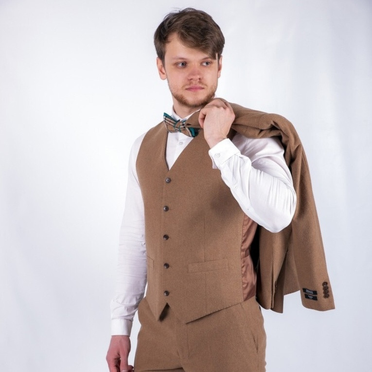 Кликните для увеличения изображения Прокат мужского костюма табачного цвета