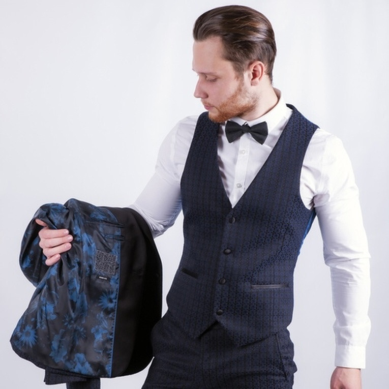 Кликните для увеличения изображения Прокат смокинга темно-синего цвета с узором