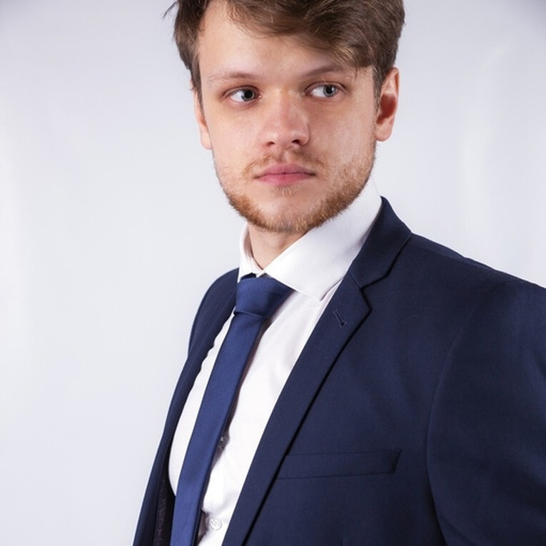 Кликните для увеличения изображения Прокат мужского костюма темно-синего цвета