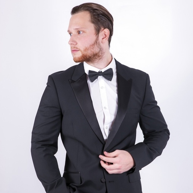 Кликните для увеличения изображения Прокат смокинга с лампасами на брюках