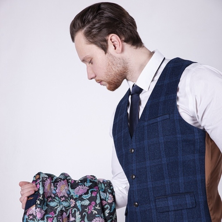 Кликните для увеличения изображения Аренда мужского костюма в крупную темно-синюю клетку