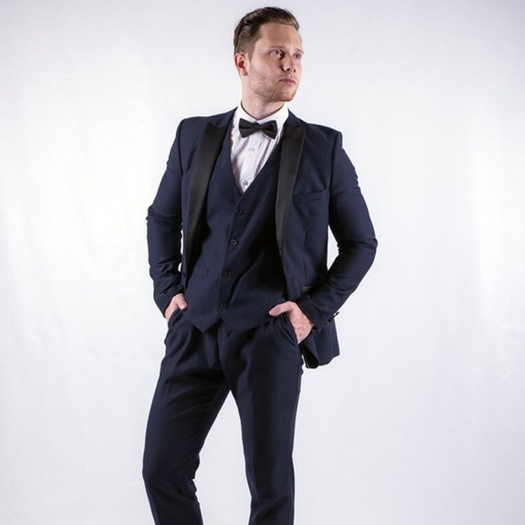 Кликните для увеличения изображения Аренда мужского костюма - BLACK TIE OPTIONAL