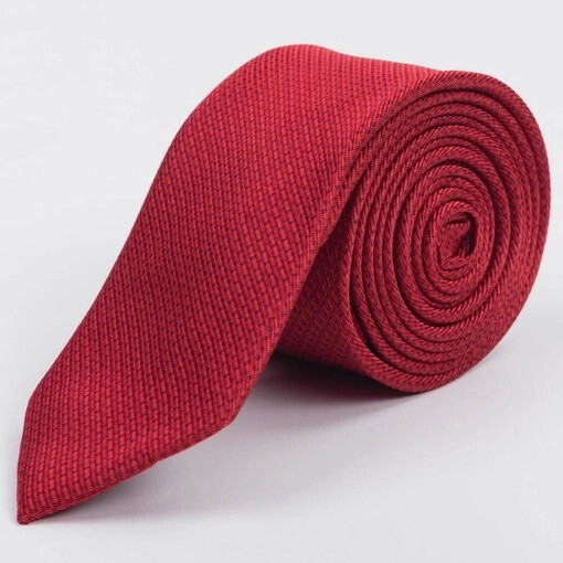 Кликните для увеличения изображения Арендовать красный галстук с фактурным мелким узором для мужских костюмов