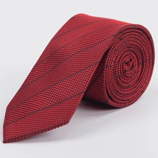 Кликните для увеличения изображения Прокат красного галстука в фактурные полосы с текстурой мульти для мужского костюма