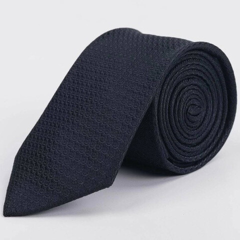 Арендовать черный галстук с фактурным узором для мужских костюмов