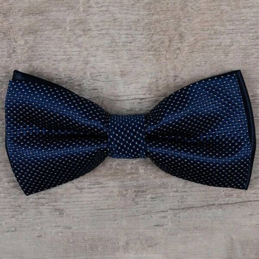 Кликните для увеличения изображения Аренда бабочки темно-синего цвета с мелким узором для мужского костюма