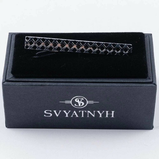 Кликните для увеличения изображения Аренда зажима черного цвета с гравировкой для мужского костюма