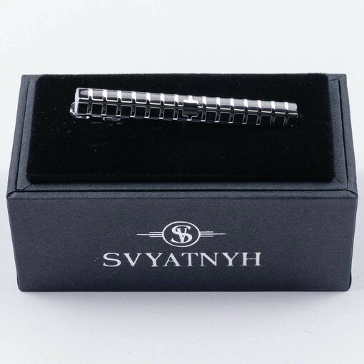 Кликните для увеличения изображения Аренда зажима черного цвета с гравировкой для мужских костюмов