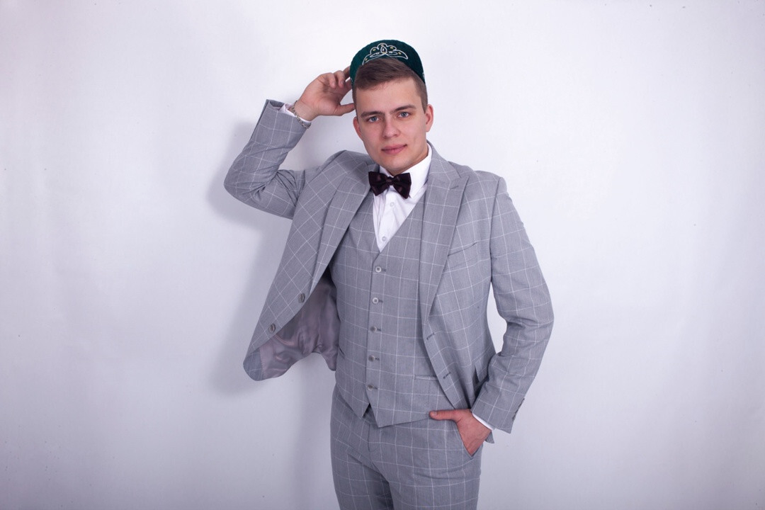 Кликните для увеличения изображения Мужской клетчатый костюм серого цвета в аренду