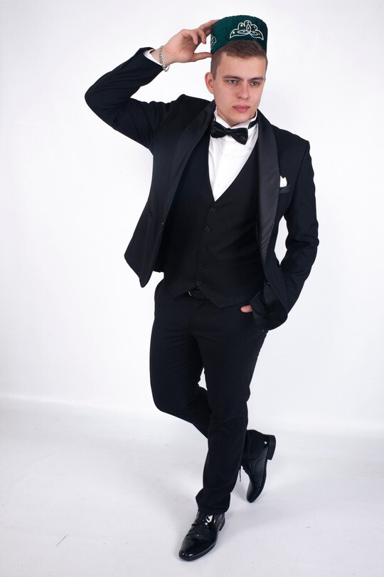 Кликните для увеличения изображения Классический черный мужской костюм - смокинг